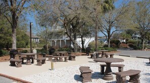 Property grounds - Litchfield Retreat 315, Townhouse Floorplan Condo, in delightful Pawleys Island (Pawleys Island)