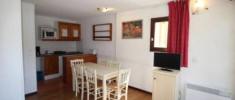 Réfrigérateur, micro-ondes, four, lave-vaisselle