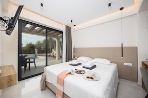 4 bedrooms, iron/ironing board, WiFi, bed sheets - Villa Infinity Theo - Four Bedroom Villa, Sleeps 8 (Kalamaki)