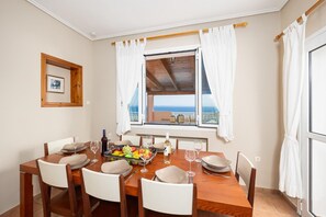 Dining - Villa Doreta - Five Bedroom Villa, Sleeps 9 (Koridallos)