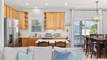 ثلاجة، ميكروويف، فرن، موقد طهي مسطح