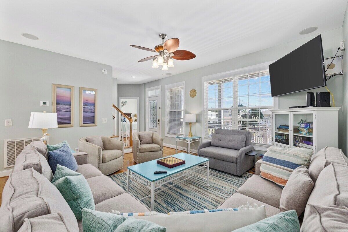 Smart-TV, bøker og kontorer