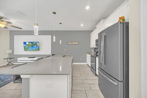 Fridge, microwave, oven, dishwasher - Headline (Kissimmee)