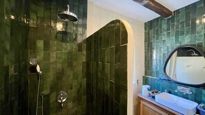 Hair dryer, soap, toilet paper - Charming gite in an old mill with swimming pool - 15p - 30min from Futuroscope (Oyré)
