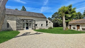 Exterior - Charming gite in an old mill with swimming pool - 15p - 30min from Futuroscope (Oyré)