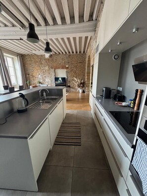 Micro-ondas, fogão, cooktop, lava-louças