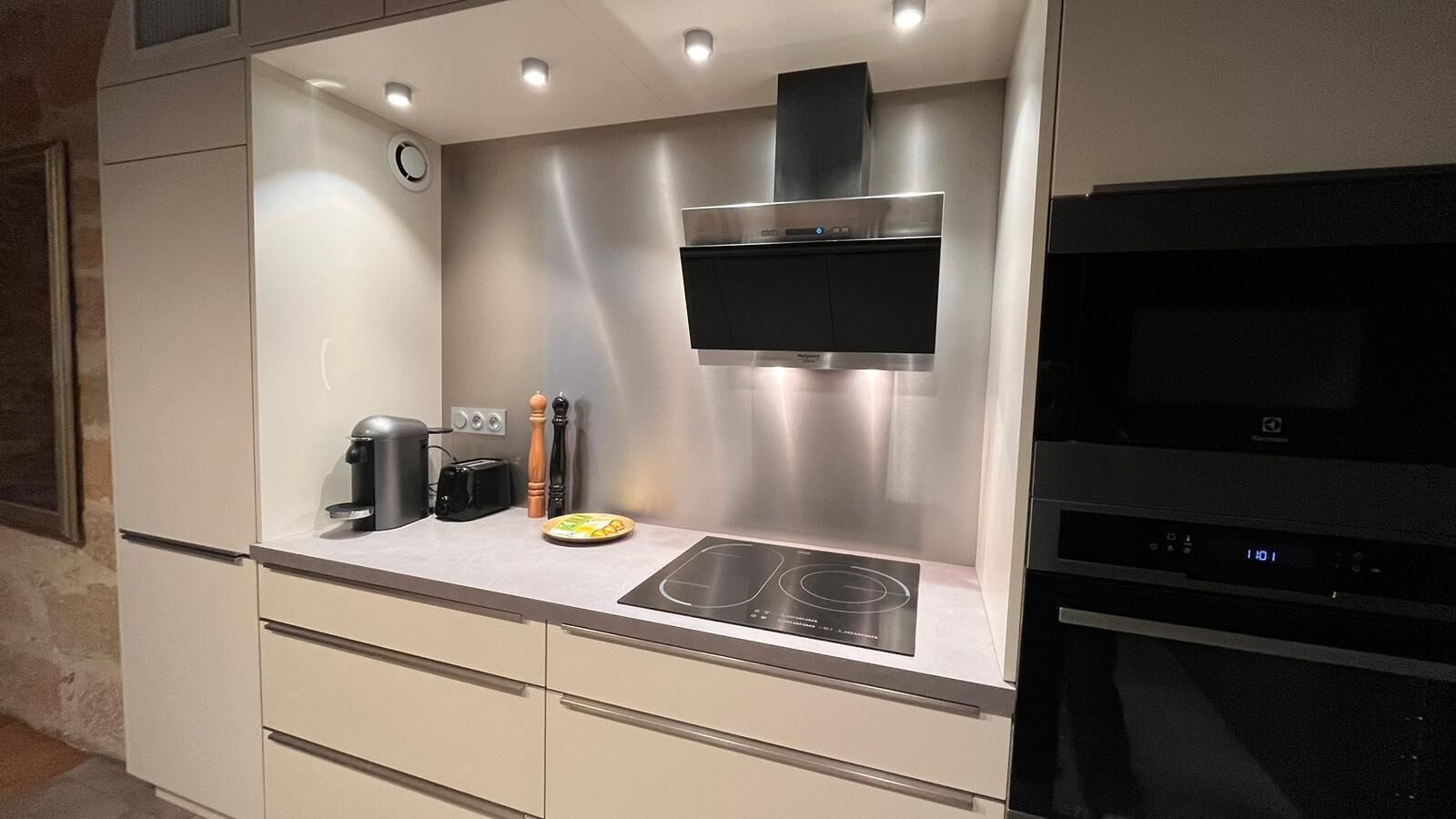 電子レンジ、オーブン、コンロ、食器洗い機