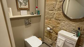 Toallas, jabón, papel higiénico