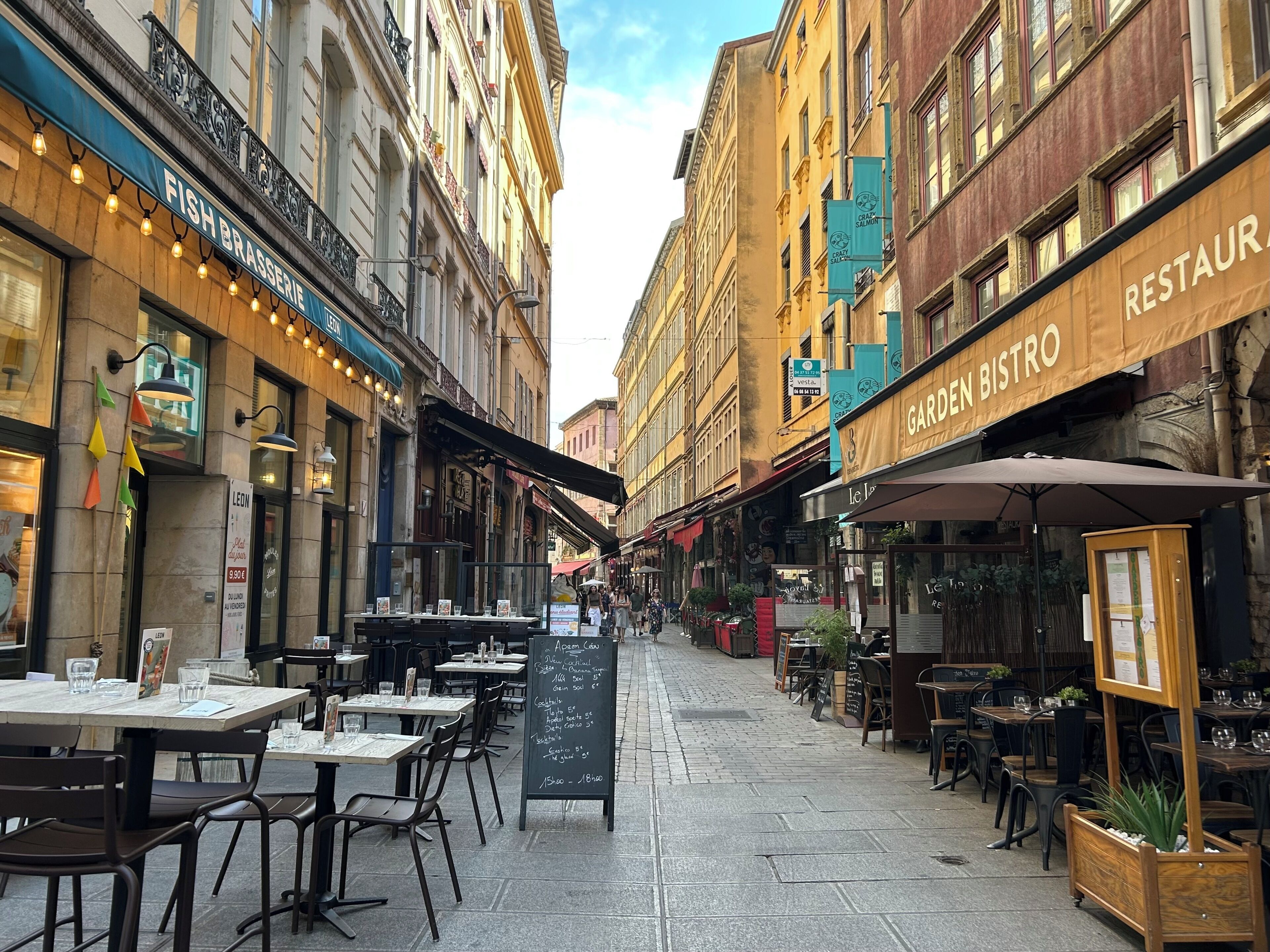 屋外ダイニングエリア