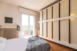 3 chambres, fer et planche à repasser, Wi-Fi, draps fournis