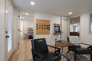 Interior - The Luxe Raider 6 Bedroom (Lubbock)