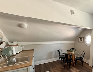 Fridge, microwave, stovetop, coffee/tea maker - Blue Jay - Charming Upper Level Duplex Near Downtown (Great Falls)