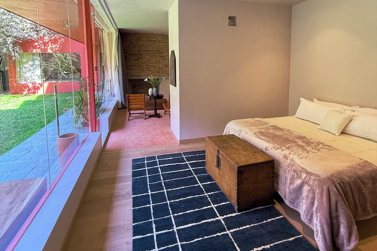 Premium Room | 1 bedroom, premium bedding, minibar, individually decorated