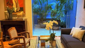 Quarto grand, 2 quartos | Área de estar | Smart TV 50 polegadas com canais a cabo, TV, filmes pagos