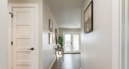 Village Luxe 5BR plus Bunk Room Sleeps 14