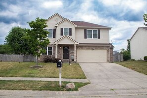 Exterior - Spacious House with Gym - 17 mins to DT

 (Indianapolis)