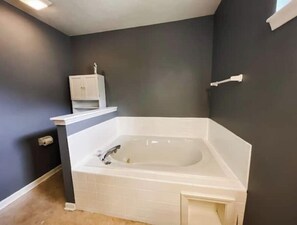 毛巾、肥皂、卫生纸