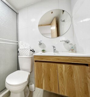 Shower, towels, soap, shampoo