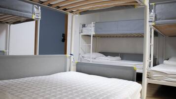 Bed in 8-Bed Female Dormitory Room (non-Korean nationals only) | 防过敏的被褥、遮光窗帘、免费 WiFi