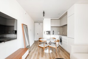 Geladeira, cooktop, lava-louças