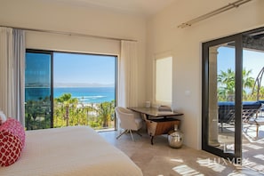 8 habitaciones, escritorio y tabla de planchar con plancha