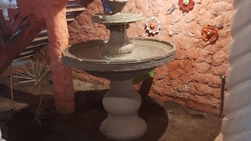 40-英寸纯平电视(配备数码频道)