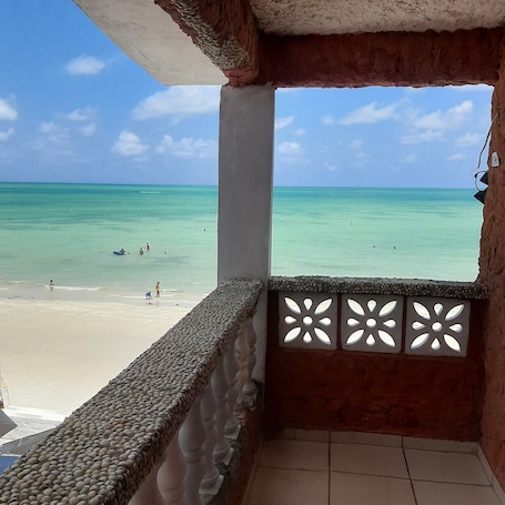 Superior Double Room, 1 King Bed, Beach View | Living area | 40-inch flat-screen TV with digital channels. POUSADA DI PONTA