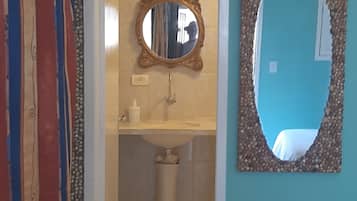 Comfort Triple Room, Beach View | Free WiFi, bed sheets