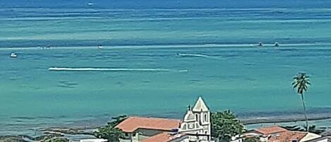 Private beach, white sand, beach umbrellas, 4 beach bars