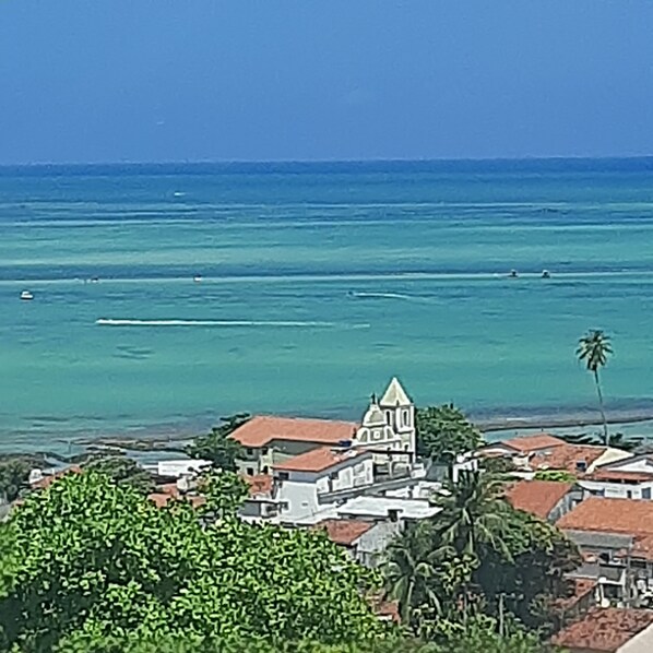 Private beach, white sand, beach umbrellas, 4 beach bars
