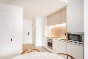 Kühlschrank, Herdplatte, Geschirrspüler