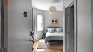 1 bedroom, desk, iron/ironing board, WiFi
