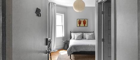 1 bedroom, desk, iron/ironing board, WiFi