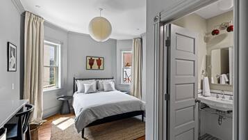 1 bedroom, desk, iron/ironing board, WiFi