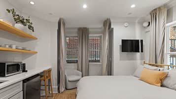 1 bedroom, desk, iron/ironing board, WiFi