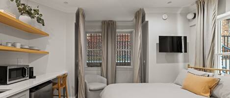 1 bedroom, desk, iron/ironing board, WiFi