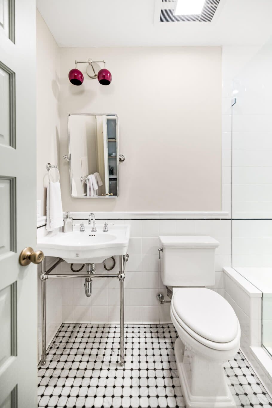 Shower, hair dryer, towels, shampoo