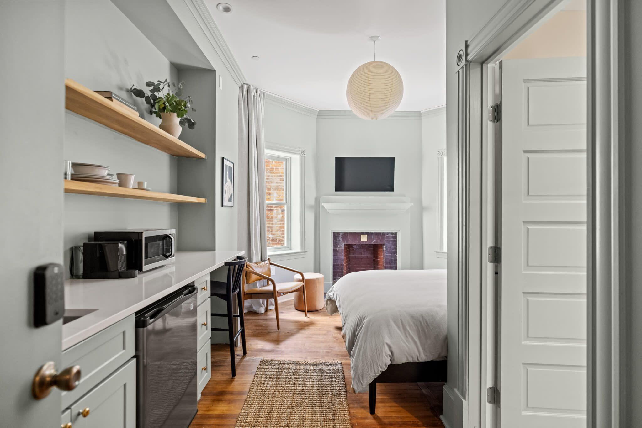1 bedroom, desk, WiFi, bed sheets