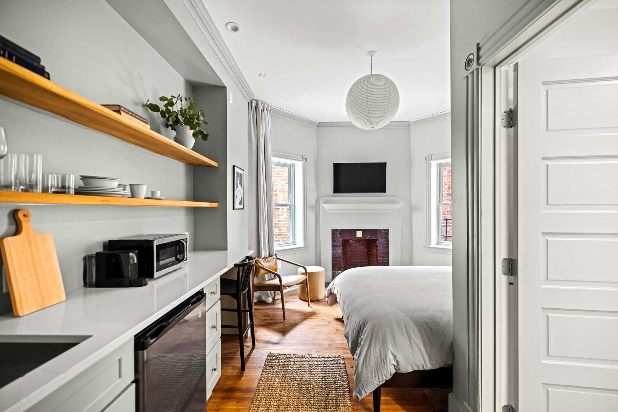 1 bedroom, desk, WiFi, bed sheets