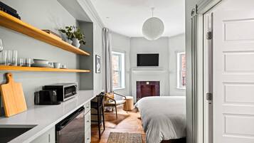 1 bedroom, desk, WiFi, bed sheets