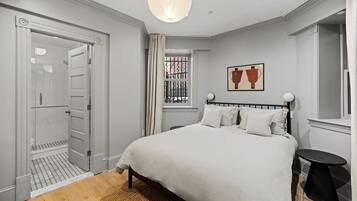 1 bedroom, desk, WiFi, bed sheets