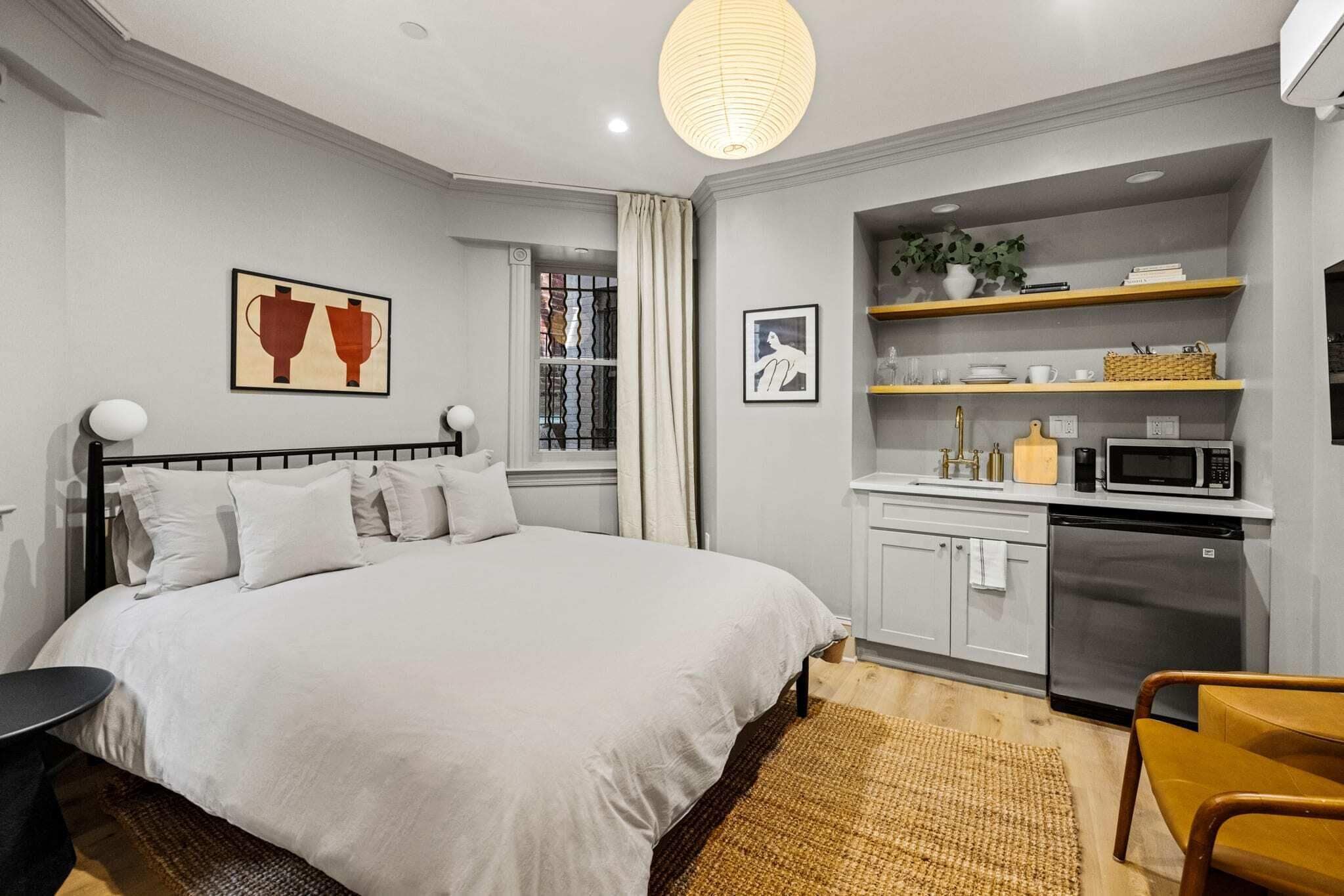 1 bedroom, desk, WiFi, bed sheets