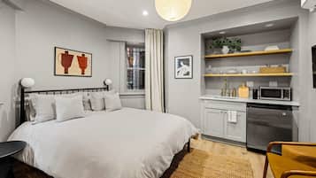 1 bedroom, desk, WiFi, bed sheets