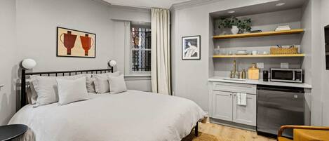 1 bedroom, desk, WiFi, bed sheets