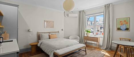 1 bedroom, desk, iron/ironing board, WiFi
