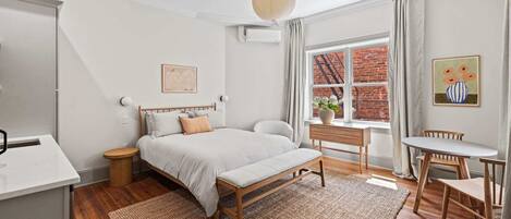 1 bedroom, desk, iron/ironing board, WiFi
