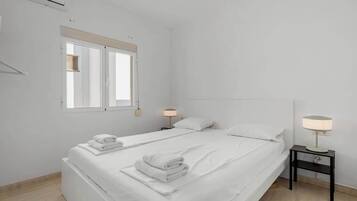 2 slaapkamers, een strijkplank/strijkijzer, gratis wifi, beddengoed