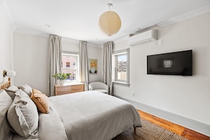 1 bedroom, desk, WiFi, bed sheets