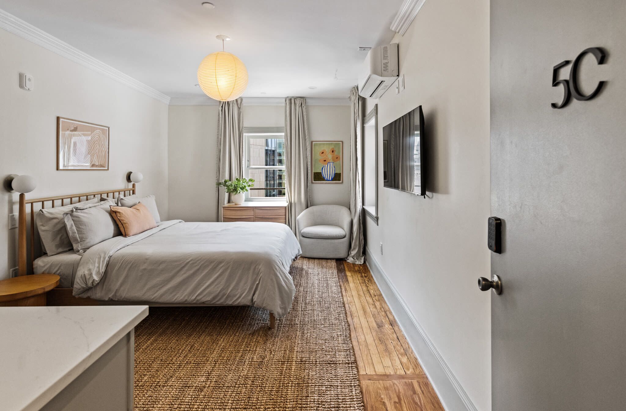 1 bedroom, desk, WiFi, bed sheets