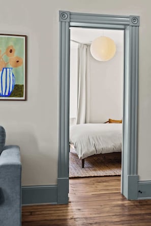 1 bedroom, desk, WiFi, bed sheets